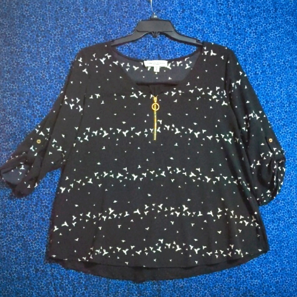 2X Women's Black and White hummingbird in flight tempted hearts top blouse shirt